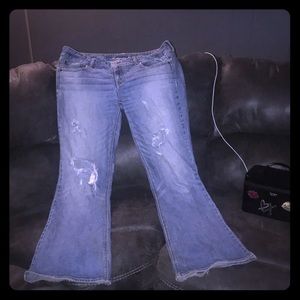 AEO Women’s distressed jeans 18 long